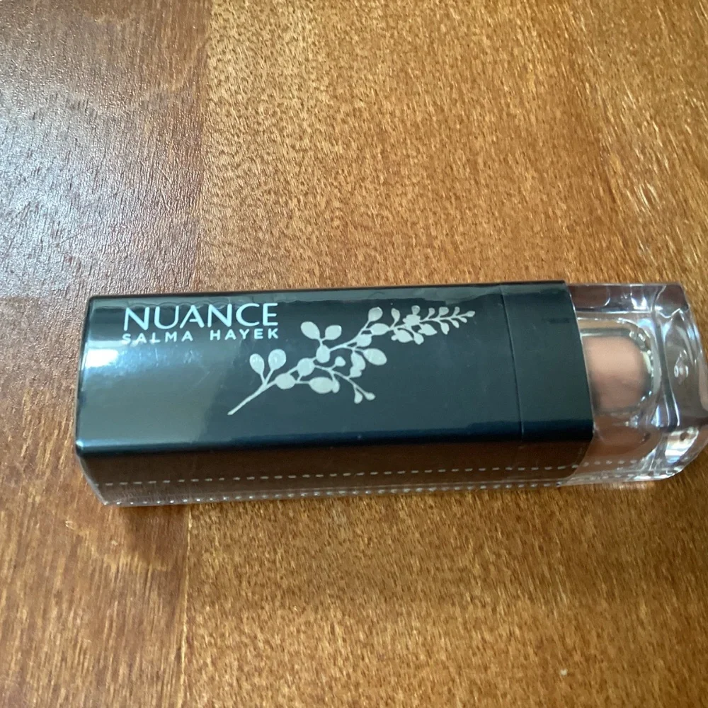 Nuance Salma Hayek Botanical Buff 600 New/Sealed 0.123 oz